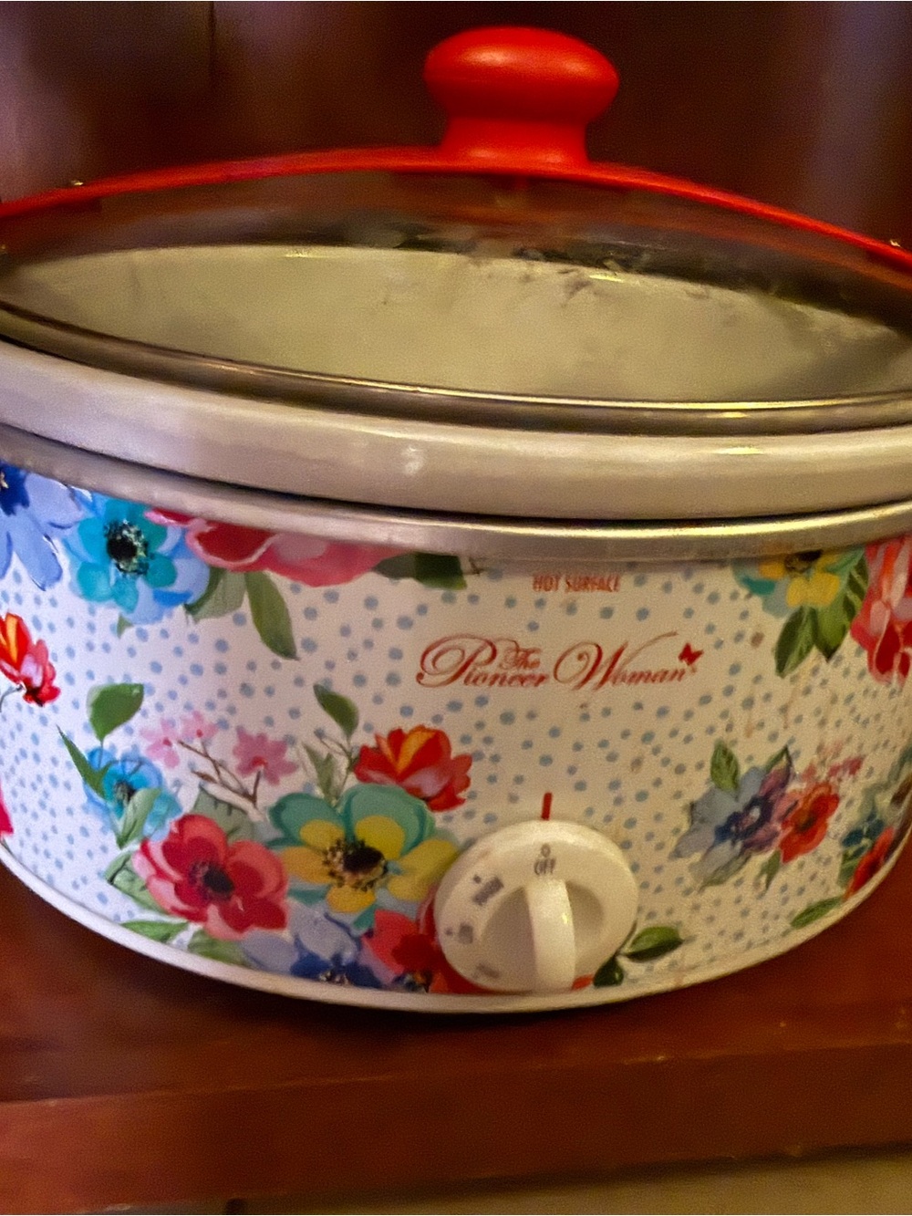 The Pioneer Woman Melody 6 Quart Portable Slow Cooker (Model 33063).